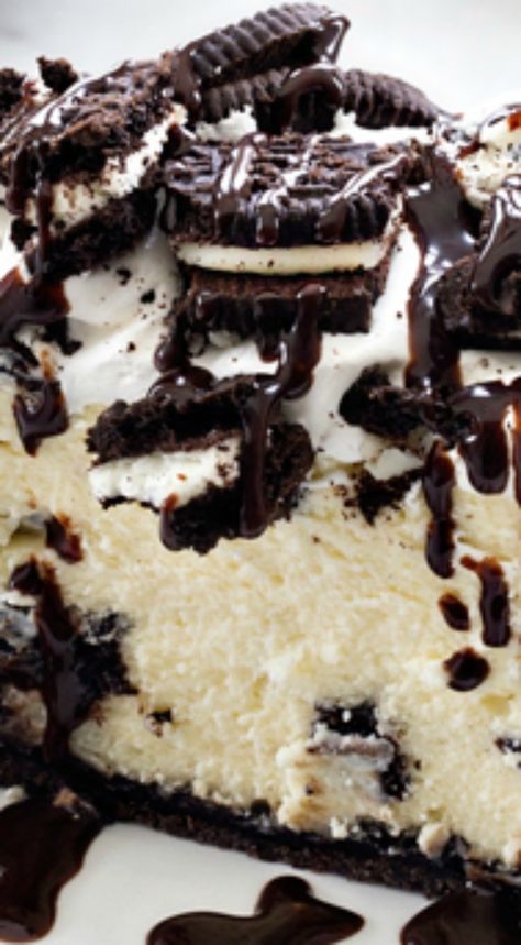 Instant Pot Oreo Cheesecake ~ It may be the easiest cheesecake you'll ever make. Instant Pot Cheesecake, Instant Pot Dessert, Instant Pot Desserts, Pressure Pot, Food Instant Pot, Instant Pot Meals, Easy Cheesecake, Oreo Cheesecake, Electric Pressure Cooker