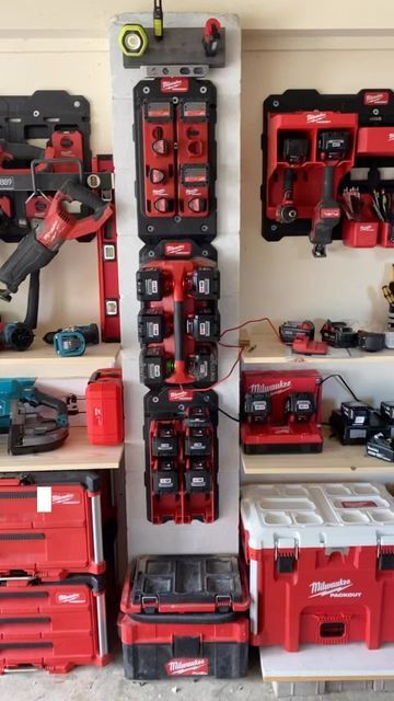 Milwaukee Packout Battery Charger, Milwaukee Tool Organization, Milwaukee Garage Ideas, Milwaukee Pack Out Organization, Milwaukee Battery Charging Station, Milwaukee Packout Garage, Milwaukee Packout Ideas Truck, Packout Milwaukee Ideas, Milwaukee Garage