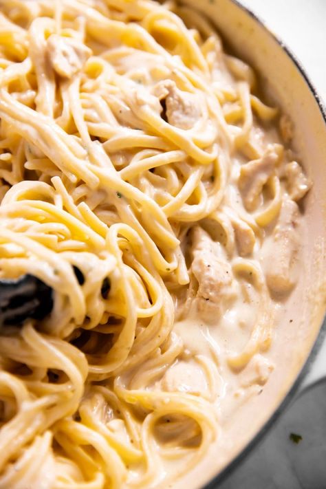 One Pot Chicken Fettuccine Alfredo Healthy Easter Dinner Recipes, Creamy Tuscan Chicken Recipe, Chicken Alfredo Fettuccine Recipe, Chicken Fettuccine Alfredo, One Pot Cooking, Chicken Fettuccine, Oven Baked Chicken Breasts, Fettuccine Alfredo Recipes, Chicken Breast Recipes Baked