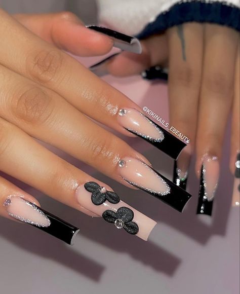 Black Nail Designs With 3d Flowers, Black Acrylic Nails Flower, Silver N Black Nails, Black Nails 3d Flowers, Simple Acrylic Nails With Charms, Latina Acrylic Nails Black, Flower Black Nails, Black Acrylic Nails With Flowers, Black Flower Acrylic Nails