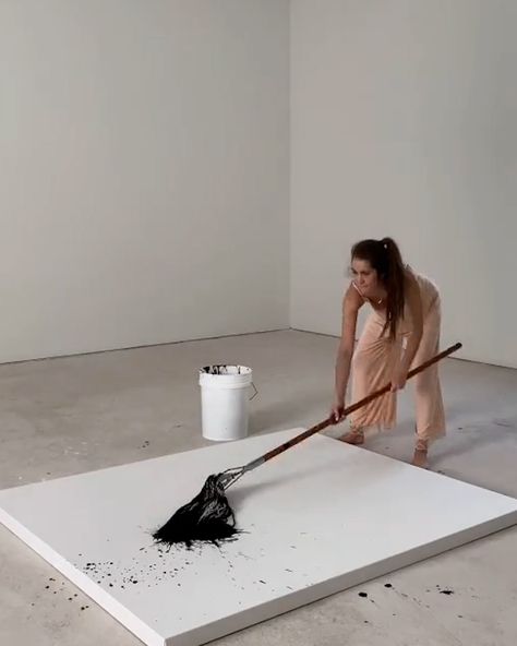 UNILAD - Painting With A Mop Mop Painting Art, Mop Painting, Floor Art, House Diy, Paint Brushes, Iceland, Diy Furniture, Home Diy, Abstract Art