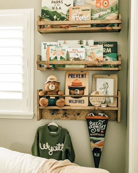 The cutest baby boy nursery I ever did see! 💚⛰️🍄‍🟫🏕️🐻 and it feels so special to see a custom Nellie’s Knit displayed as part of the decor🥺🥹😍 Thank you for sharing @courtniejunio and congratulations on your baby boy!😘 Styling Nursery Bookshelves, Books In Nursery Ideas, Wildlife Themed Nursery, Toolbox Nursery Ideas, Winnie The Pop Nursery, Baby Boy Simple Nursery, Vintage Outdoor Nursery, Boy Nursery Shelves, Boy Nursery Bookshelf Ideas