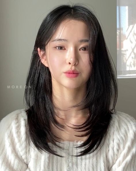 Lob Asian Hair Straight, Asian Haircut Women Round Faces, Low Maintenance Asian Haircut, Asian Shoulder Length Hair, Medium Length Haircut Asian, Korean Long Hair, Face Framing Hair, Middle Hair, Womens Haircuts Medium