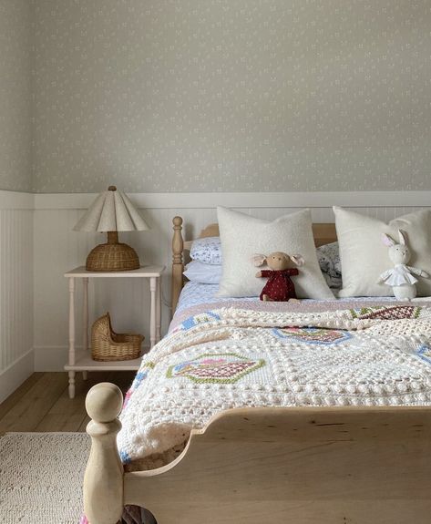 Beadboard Bedroom Girl, Beadboard Bedroom, Favourite Aesthetic, Olive Bedroom, Small Kids Bedroom, Beadboard Wallpaper, Jenny Lind, Bedroom Girl, Sandberg Wallpaper