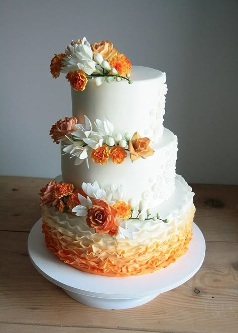 Wedding Cake Designs Burnt Orange, Marigold Wedding Cake, Orange Wedding Cakes, Orange Color Cake, Orange Quince, Orange And White Wedding, Fall Birthday Cakes, Orange Wedding Cake, Colorful Wedding Cakes