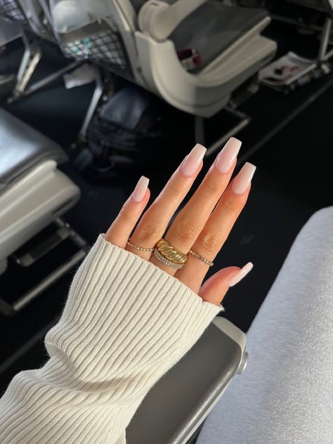 Clean Girl Nails Coffin, Nails Pink White, Nail Inspo Trendy, Shapes Nails, Clean Girl Nails, Nails 2023 Trends, 2023 Nail, Girl Nails, 2023 Trends