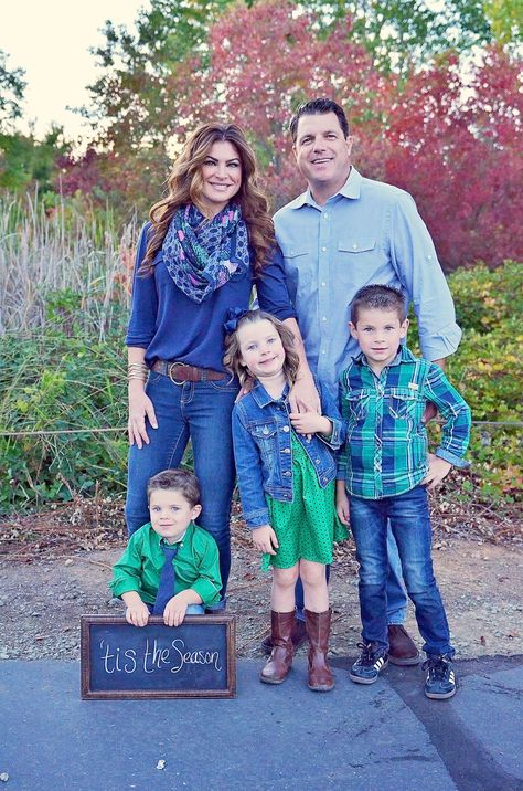 Fall Family Photos || What to wear {2015} || California Family Photographer | {Kimberlee Brooke Photography} Blue And Green Family Photo Outfits, Christmas Outfits For Family Pictures, Family Christmas Pictures Outfits, Family Photos What To Wear, Christmas Pictures Outfits, Family Portrait Outfits, Family Photo Colors, Fall Family Portraits, Color Outfits