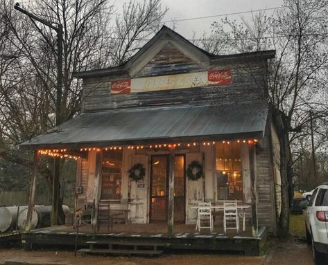 The Ultimate Hidden Gem Road Trip In Mississippi Mississippi Aesthetic, Things To Do In Mississippi, Old General Stores, Mississippi Travel, Country Stores, Southern Mississippi, Adventure Ideas, Usa Roadtrip, Mississippi Delta