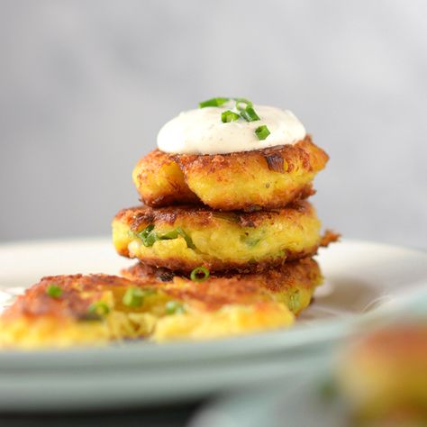 Spaghetti Squash Fritters Spaghetti Squash Appetizer Recipes, Fried Spaghetti Squash, Spaghetti Squash Pancakes, Sour Cream Chive Dip, Squash Appetizers, Spaghetti Squash Fritters, Cabbage And Onions, Squash Pancakes, Fried Spaghetti