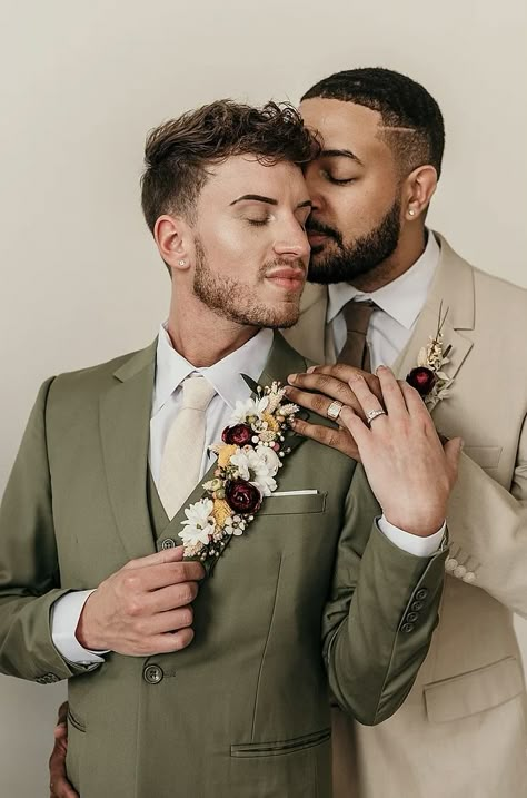 Gay Men Wedding Photography Poses, Interacial Wedding, Gay Wedding Suits, Emerald Green Wedding Theme, Gay Wedding Photos, Wedding Vogue, Firefighter Calendar, Courthouse Wedding Photos, Golf Wedding