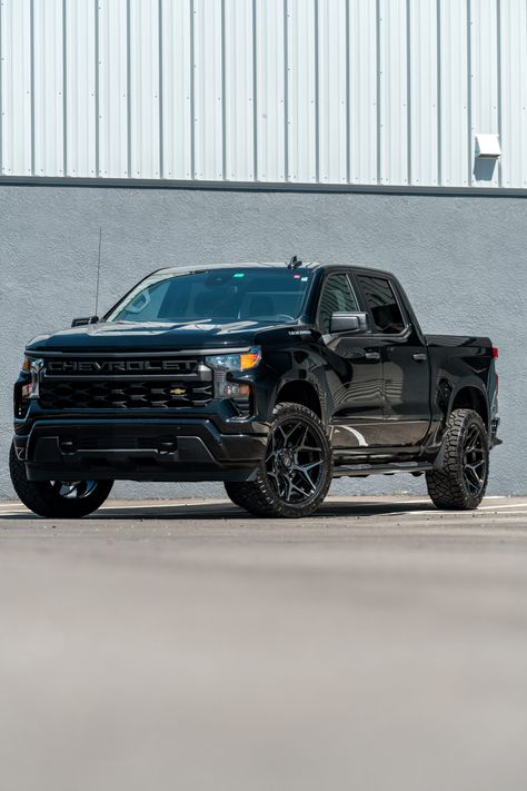 Black Chevy Silverado, Chevrolet Trucks Silverado, New Chevy Truck, Chevrolet 4x4, Silverado Ltz, Truck Chevrolet, Chevy Trucks Silverado, Truck Rims, Silverado Truck