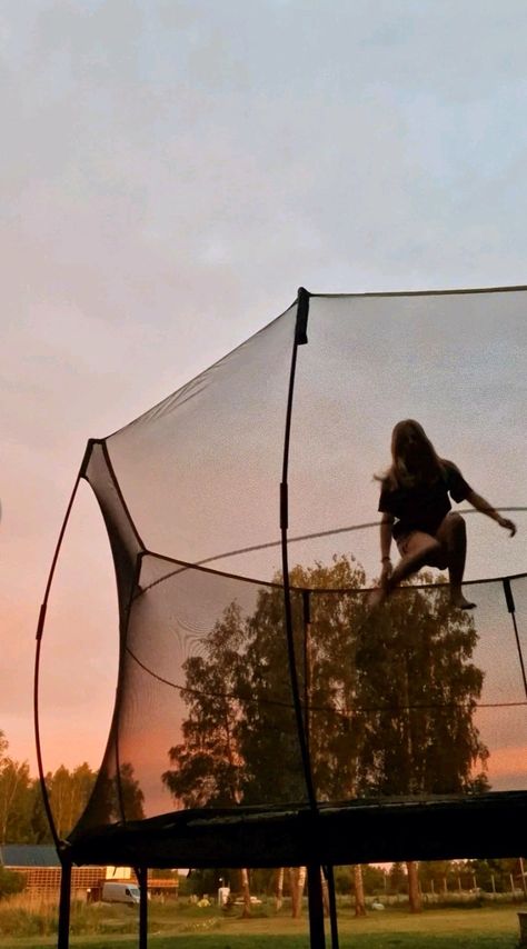 Play Outside Aesthetic, Trampoline Astetic, Childhood Vibes Aesthetic, Trampoline In Garden, Trampolining Aesthetic, Playing Outside Aesthetic, Aesthetic Trampoline, Trampoline Aesthetic, Childhood Backyard