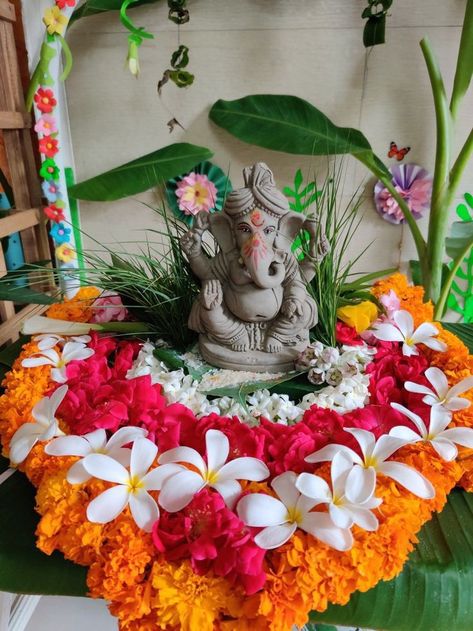 Ganesh Decoration Ideas Home Decor, Ganesh Decoration Ideas, Vinayak Chaturthi, Ganesh Decoration, Ganesh Pooja, Mandir Decoration, Pooja Decor, Home Flower Decor, Pooja Decoration