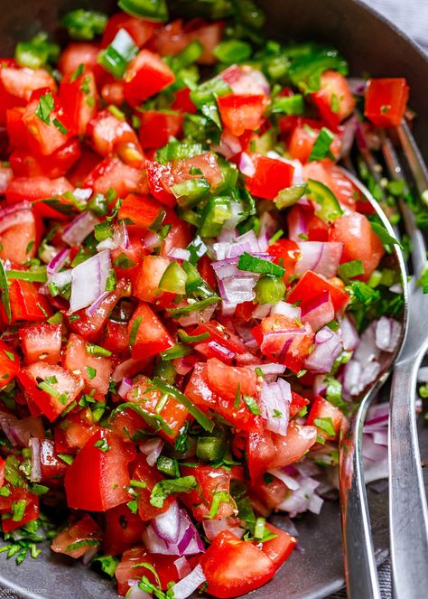 Jalapeño Tomato Salad Recipe – Easy Tomato Salad Recipe — Eatwell101 Tomato Cilantro Salad, Tomato And Jalapeno Recipe, Tomato Jalepeno Recipes, Mexican Tomato Salad, Pepper And Tomato Salad, Dinner Cherry Tomatoes, Quick Tomato Salad, Baby Tomato Recipes, Spanish Tomato Salad