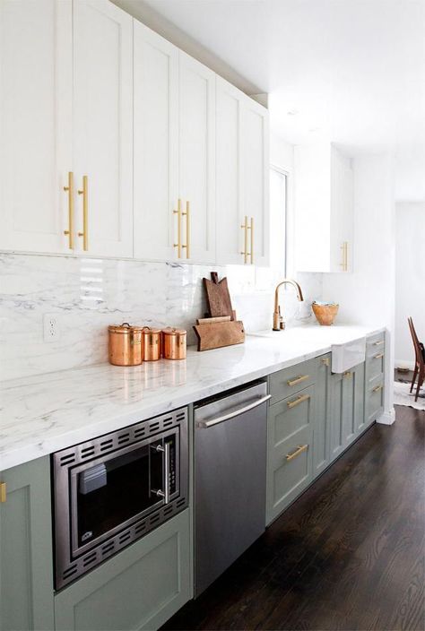 Two Tone Kitchen Cabinets, Dark Countertops, Two Tone Kitchen, Green Kitchen Cabinets, New Kitchen Cabinets, Gold Kitchen, Grey Kitchen Cabinets, Kitchen Marble, Trendy Kitchen