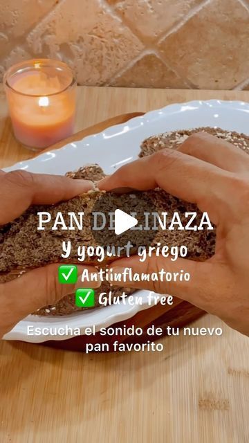 Our Healthy Place - Paola Benedetti on Instagram: "“Pan de linaza”
✅ Antiinflamatorio
✅ Gluten free

Nueva versión de pan libre de gluten, fácil de hacer, sin amasado, ni reposado!

Necesitas:
- 4 huevos.
- 1/3 taza de yogurt griego.
- 1 + 1/2 taza de harina de linaza.
- 1/4 taza de semillas de linaza.
- 1 cucharada de endulzante granulado.
- 1 cucharadita de polvo de hornear.
- Pizca de sal.

Toppings:
- Semillas de linaza o sésamo.

Lo haces así:
1. Bate los huevos. Agrega el yogurt griego en integra.
2. Agrega los demás ingredientes y mezcla hasta conseguir una especie de masa.
3. Pasa a un papel de cocina o vegetal y dale forma como te lo muestro en el video.
4. Hornea durante 28 minutos a 180°C (360°F).
5. Saca, deja reposar un par de minutos, corta y listo!

* Recuerden que en PROZIS Bread Pan, Gf Bread, Bread And Pastries, Keto Bread, Gluten Free Bread, Sin Gluten, Christmas Decor Diy, Keto Recipes, Yogurt