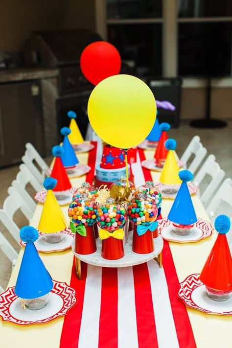 Circus Party Table from "The Greatest Showman" Circus Birthday Party on Kara's Party Ideas | KarasPartyIdeas.com (34) Carnival Birthday Party Table Decor, Circus Theme Table Decorations, Circus Table Decorations, Plim Plim Birthday Party Ideas, Kids Party Table, Circus Party Ideas, Circus Ideas, Piñata Party, Circus 1st Birthdays