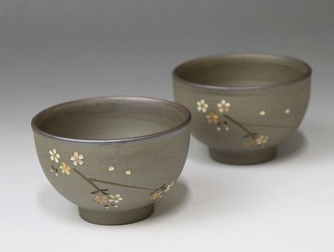 Japanese Tea Bowls Design, Japanese Pottery Painting, Japanese Tea Bowl, Japanese Crockery, Japanese Ceramics Pottery, Bowl Painting, Pottery Japanese, Asian Pottery, Ceramics Bowls Designs