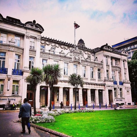 Queen Mary University Of London Aesthetic, University Of London Aesthetic, Life In Uk, London Study Abroad, Queen Mary University Of London, Cozy Study, Queen Mary University, 2nd Choice, London Queen