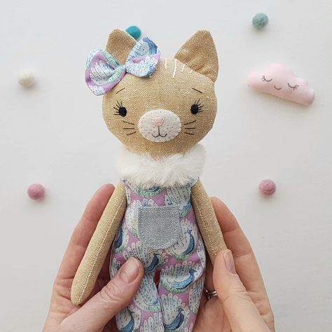 Jo Molony - Dollmaker | You can make your own sweet kitten doll with my fun and easy sewing pattern and tutorial. Each pattern comes with a beautiful pdf tutorial... | Instagram 2nd Christmas, Doll Sewing Patterns, Cat Doll, Easy Sewing Patterns, Diy Cat, Sewing Dolls, Doll Maker, Cat Diy, Fabric Dolls