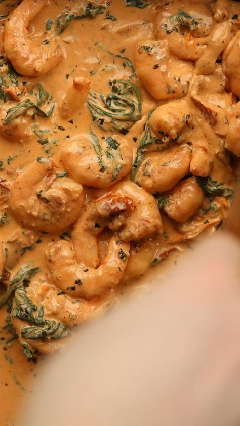 Garlicky, lemony prawns in a rich and creamy sauce, perfect for a quick and easy weeknight meal. #prawns #garlic #creamysauce #tuscan #seafood Best Italian Dinner Recipes, Tuscan Prawns, Luxury Food Dinners, Tuscan Seafood, Fun Lunch Ideas For Kids, Winter Lunch Ideas, Winter Meals Dinners, Easy And Healthy Lunch Ideas, Fun Lunch Ideas