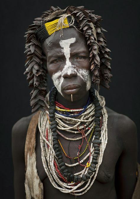 Karo tribe woman, Ethiopia, Africa by Eric Lafforgue - There is some wonderful information about this tribe on this photographer's site. Karo Tribe, Tribes Of The World, Chocolate Cherries, African Life, Eric Lafforgue, Afrikaanse Kunst, Mario Testino, African People, Man Ray