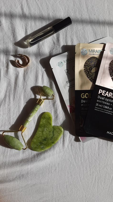 Jade Roller And Gua Sha Aesthetic, Gua Sha Aesthetic Photo, Aesthetic Gua Sha, Gua Sha Aesthetic, Eyelash Oil, Self Love Aesthetic, Jade Roller And Gua Sha, Roller And Gua Sha, Girls Gift Guide