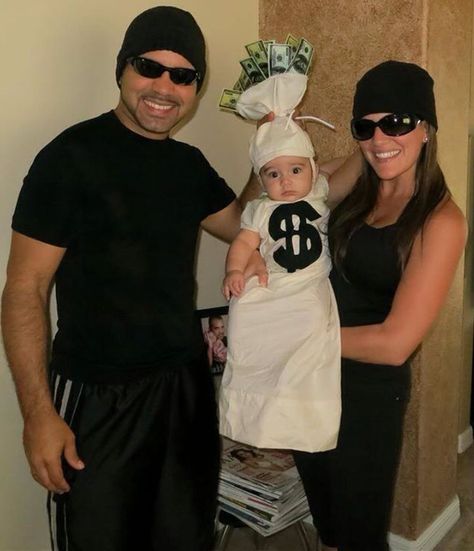 Robbers with their bag of money!! Halloween costume idea for an infant and parents :) Parents And Baby Halloween Costumes, Robber Costume, Bag Of Money, Family Themed Halloween Costumes, Themed Halloween Costumes, Baby Halloween Outfits, 1st Halloween, Baby First Halloween