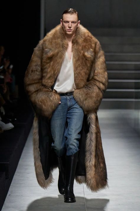 Fw24 Menswear, Outfits With Fur Coats, Fur Coat Men, Mens Fur Coat, 2024 Menswear, Mens Fur, Mens Editorial, Glam Outfit, Mens Casual Dress Outfits