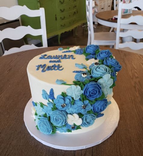 Simple Flower Icing Cake, Light Blue Cake With Flowers, Blue Flower Cake Ideas, Birthday Cake With Blue Flowers, Blue Floral Cake Birthday, Cakes With Blue Flowers, Light Blue Cake Birthday, Blue Birthday Cakes For Women, Blue Flowers Cake