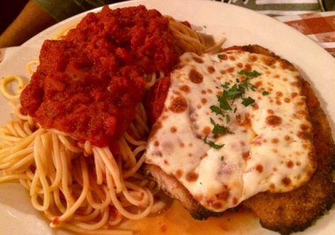 Buca Di Beppo Chicken Parmigiana with Delicious and Easy Recipe | Tourné Cooking: Food Recipes & Healthy Eating Ideas Bucca Di Beppo Recipes Copycat, Buca Di Beppo Recipes, Lasagna Meat Sauce, Chicken Parmesean, Bread Dipping Oil Recipe, Chicken Parmigiana Recipe, Dipping Oil Recipe, Chicken Parm Recipes, Meat Sauce Recipe