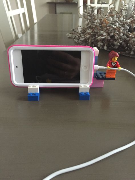 Lego Charger Holder, Lego Cell Phone Holder, Lego Jewelry Holder, Lego Phone Holder, Lego Phone Stand, Lego Room Decor, Diy Phone Stand, Easy Lego Creations, Lego Jewelry