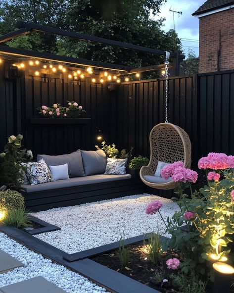 Patios Aesthetic, Cosy Garden Ideas, Small Courtyard Ideas, Small Yard Ideas, Patio Ideas Townhouse, Terrace Roof, Decor Inspiration Diy, Small Garden Landscape, Terrace Garden Design