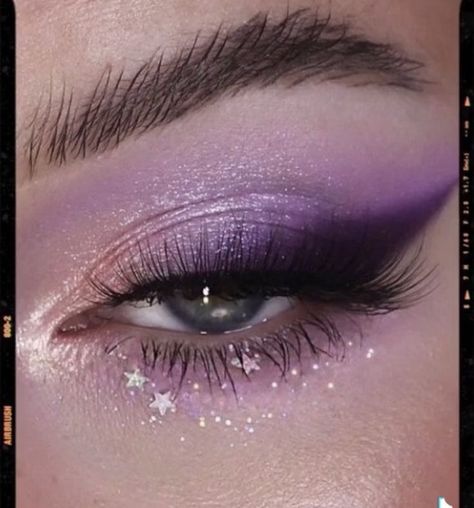 Purple Fairy Makeup, Pretty Eyeliner, Make Up Morado, Insane Makeup, Quince Makeup, Olivia Concert, Purple Sweet 16, Gold Makeup Looks, Guts Tour