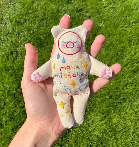 @imoliviak shared a photo on Instagram: “🌈 this bear was made to remind you all that you don’t have to get everything right the first time 🥰 or the second time! Just make mistakes!…” • Apr 28, 2022 at 2:56pm UTC Easy Sewing Plushies, Sewing Ideas For Gifts, Making Stuffed Animals, Creative Sewing Ideas, Diy Sewing Crafts, Rainbow Wings, Diy Plush, Hand Made Doll, Cute Gift Ideas