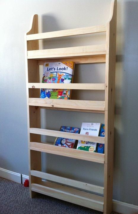 Wooden Book Rack Ideas, Diy Wall Bookshelves, Wooden Plate Rack, Woodworking Plans Shelves, Bookcase Plans, Simple Bookcase, Building Shelves, Diy Kids Furniture, Bookshelf Plans