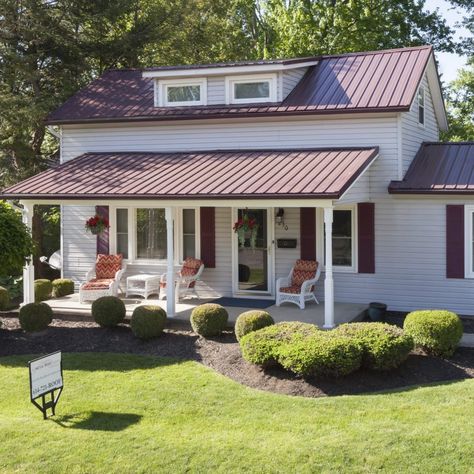 Red Metal Roof, Wood Roof Shingles, Roof Shingle Colors, Metal Roof Houses, Light Walls, Architectural Shingles Roof, Metal Roof Colors, Cedar Shake Roof, Cedar Shingle Roof