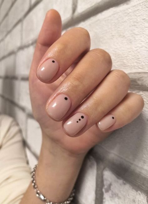 Dot Manicure Ideas, Simplistic Nail Designs, Manicure With Dots, Nails With Dots Simple, Simple Dot Nail Art, Nail Dots, Dot Manicure, Dotted Nails, Dots Nail Art