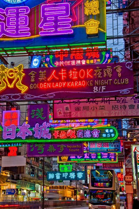 Hong Kong, China | 21 Most Colorful And Vibrant Places In The World Cyberpunk Restaurant, Aesthetic Wallpaper Hd, Photographie Indie, City At Night, Colorful Places, Couple Travel, Japon Illustration, Neon Aesthetic, Places In The World