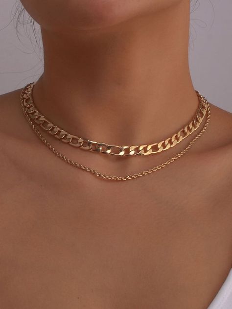 Cute Gold Chain Necklaces, Going Out Jewelry, How To Layer Accessories, Women’s Gold Chain Necklace, Chain Women Gold, Jewelry Accessories Necklaces Gold, Shein Gold Jewelry, Styling Gold Jewelry, Simple Gold Jewlery