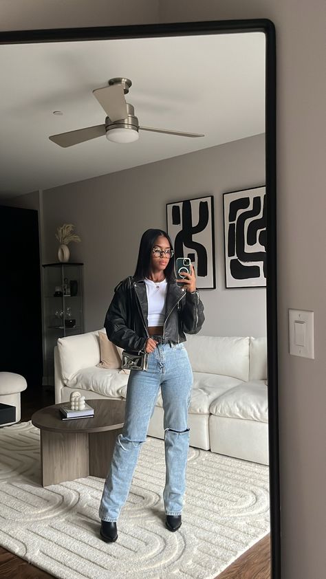 Black Leather Jacket And Jeans Outfit, Leather Jacket And Jeans Outfit Women, Chilly Dinner Outfit, Chill First Date Outfits, Nola Outfit Winter, Fall Leather Jacket, Leather Jacket Outfits, Causual Outfits, Pretty Girl Outfits