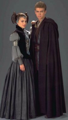 Anakin and Padmé episode 2 Padme Episode 2, Star Wars Anakin And Padme, Naboo Fashion, Anakin Skywalker Padme, Padme Skywalker, Anakin Padme, Star Wars Episode 2, Disfraz Star Wars, Star Wars Padme Amidala