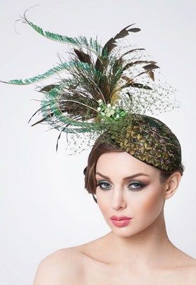 Emerald: Peacock headpiece Peacock Headpiece, Rachel Trevor Morgan, Derby Fascinator, Fascinator Headband, Millinery Hats, Love Hat, Stylish Hats, Fascinator Hats, Beautiful Hats