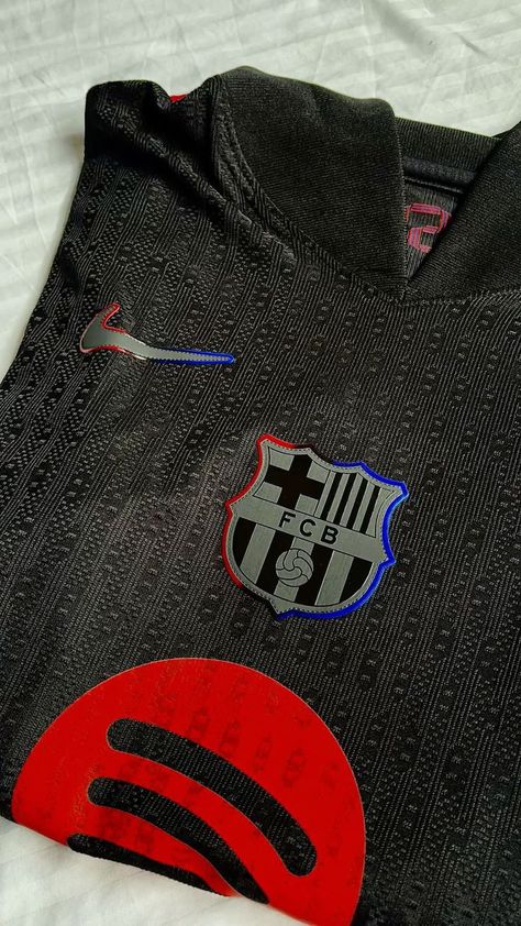 Barcelona Black Kit, Barcelona T Shirt, Barcelona Shirt, African Accessories, Black Kit, Nike Wallpaper, Vision Board Inspiration, Birthday Wishlist, Fc Barcelona