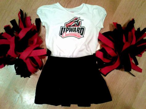 DIY Mini Cheer Uniform {easy iron-on embellishment shirt + pleated skirt + felt pom-poms} Diy Cheerleader Costume, Cheerleader Costume Kids, Cheer Costumes, Cheer Tops, Kids Cheering, Cheerleader Skirt, Cheerleader Outfit, Cheer Uniforms, Cheerleader Costume