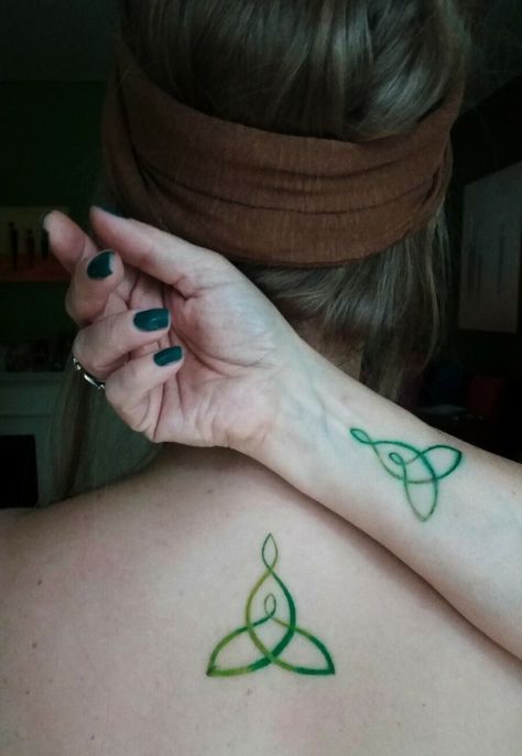 Celtic Symbol For Mother And Son, Mother Daughter Celtic Knot, Mother And Child Tattoo, Celtic Mother Tattoos, Pop Tattoo, Son Tattoos, Witchy Tattoos, Viking Tattoo Symbol, Twin Tattoos