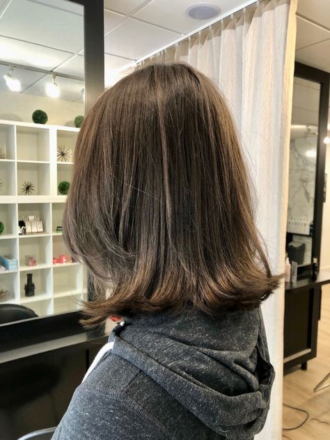 Medium Length Haircut Flip Out, Lob With Flipped Ends, Medium Length Flipped Out Hair, Flipped Up Hair Ends, Flipped Ends Short Hair, Hair Flipped Out, 90s Medium Hairstyles, Hair That Flips Out Hairstyles, Long Bob With Flipped Ends