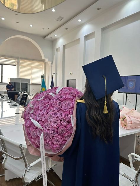 Degree Aesthetic Girl, Pink Graduation Aesthetic, Graduating Aesthetics, Vision Board Graduation, University Graduation Aesthetic, Law School Graduation Party, Pink Graduation, Graduating High School, Graduation Cap Decoration Diy