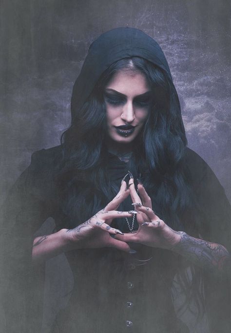 Witch Shoot Ideas, Witch Reference, Dark Witch Aesthetic, Witch Photoshoot, Witch Photos, Witch Pictures, Dark Witch, Halloween Photoshoot, Black Makeup