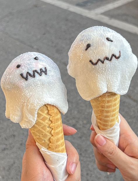 Pretty Ice Cream, Ice Creme Aesthetic, Aesthetic Ice Cream, Cute Ice Cream, Desert Aesthetic Food, Ice Cream Aesthetic, Ice Cream Flavours Aesthetic, Dessert Aesthetic Ice Cream, Ice Cream Dark Aesthetic